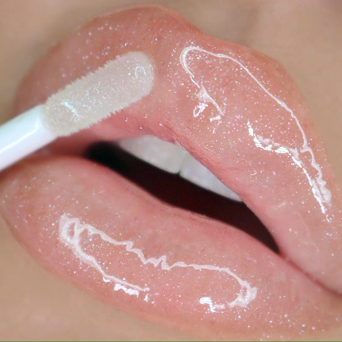 Ultra Dazzle Lipgloss - Image 6